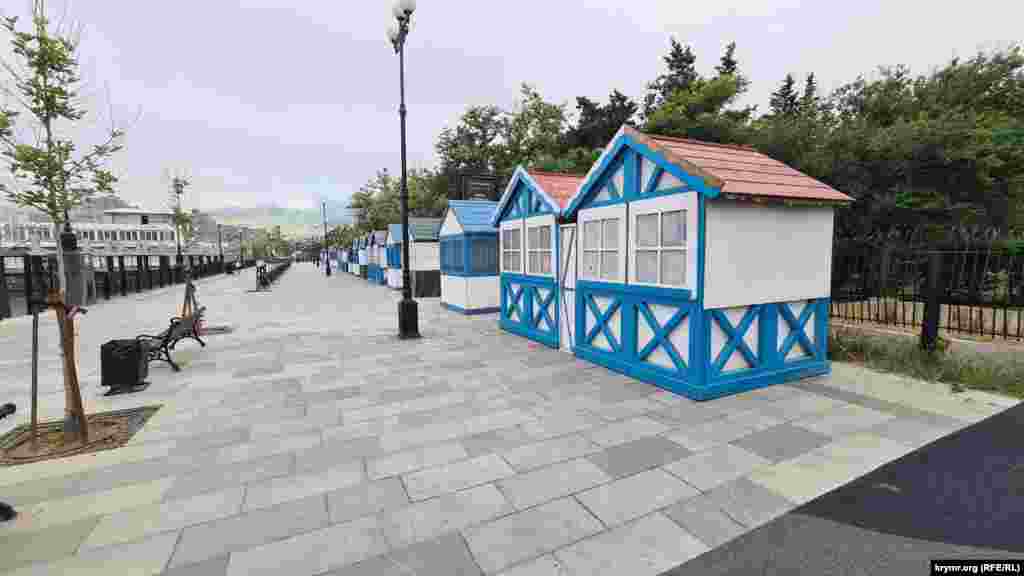 Әлеге тезелеп киткән сәүдә урыннары да буш