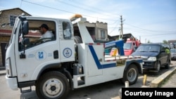 Бишкекте туура эмес токтотулган унаану эвакуациялоо учуру. 