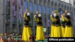 Празднование Нооруза в Бишкеке в 2017 году.