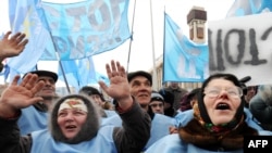 Активисты Партии регионов на митинге в поддержку Виктора Януковича