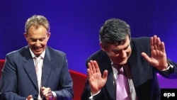 Британский премьер Гордон Браун (справа) принял от предшественника дело Литвиненко-Лугового и не намерен отказываться от этого наследства