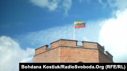 Башта Гедемінаса, яка височить над столицею Литви