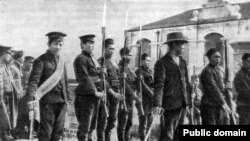 Солдаты и офицеры китайской революционной армии. Фотография. 1911 год 