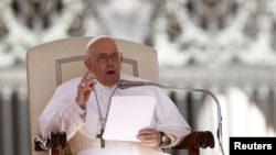 Հռոմի Ֆրանցիսկոս Պապ, Վատիկան, արխիվ