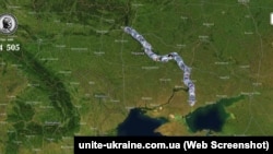 Ланцюг соборності Київ-Сімферополь 5 разів символічно перетинає Дніпро: на мосту Патона, де традиційно будували живий ланцюг єдності кияни, в Черкасах, Кременчуці, Дніпрі та Запоріжжі