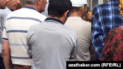 Очередь за мукой и сахаром, Туркменистан (архивное фото) 