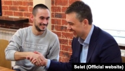 Дамир Фәттахов (уңда)