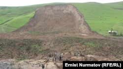 После схода оползня в селе Аюу-Сай. Апрель 2017 г.