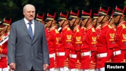 Аляксандар Лукашэнка па прыбыцьці ў Інданэзію