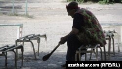 "Serhetdäki adamlar öz garyndaşlarynyň ýanyna baryp, şatlygyna şatlanyp, gynanjyna gynanyp bilmeýärler".