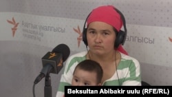 Элзада Муминова с дочерью.