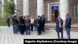 Требующие освобождения Гульзат Аалиевой. 22 апреля 2021 года. 