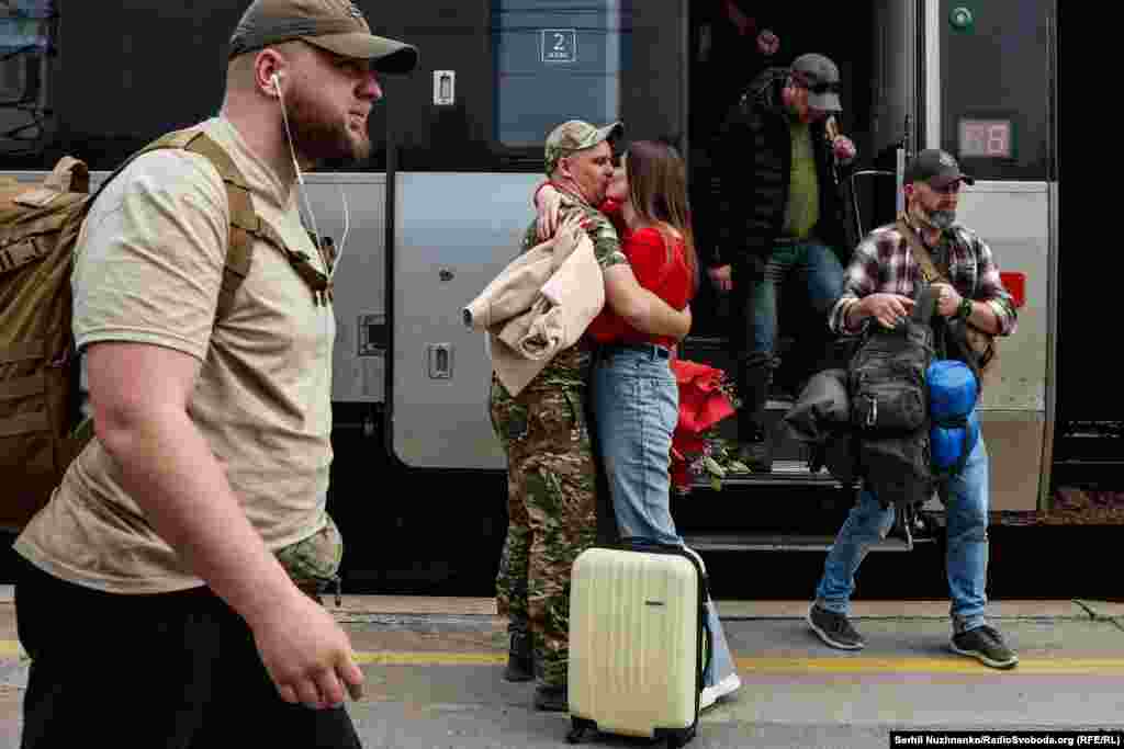 Поддержание работы украинских железных дорог в рабочем состоянии было предметом национальной гордости. Кроме того, это была экономическая необходимость, важное условие для доставки гуманитарной помощи и жизненно важный канал связи на протяжении почти четырёх лет с начала российского вторжения