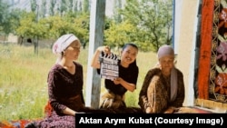 Актан Арым Кубаттын “Кара, кызыл, сары” тасмасын тартуу учуру