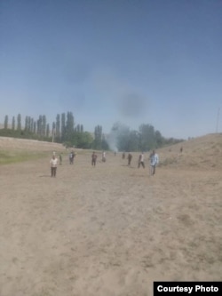 Чатакташууга чек арадагы талаштуу тилкеде тажик жарандары тазалоо иштерин жүргүзгөнү себеп болгон. Кум-Мазар.