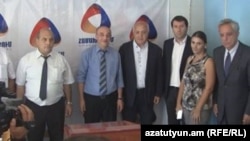 «Համախմբում» կուսակցության ներկայացուցիչները Վանաձորում, 26-ը օգոստոսի, 2016 թ․ 