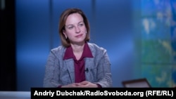 Лазебна: від початку трудової діяльності до 50 років всі працівники зі своєї зарплати і роботодавець у рівній пропорції будуть сплачувати обов’язковий внесок на накопичувальний пенсійний рахунок. Потім людина обирає недержавний пенсійний фонд