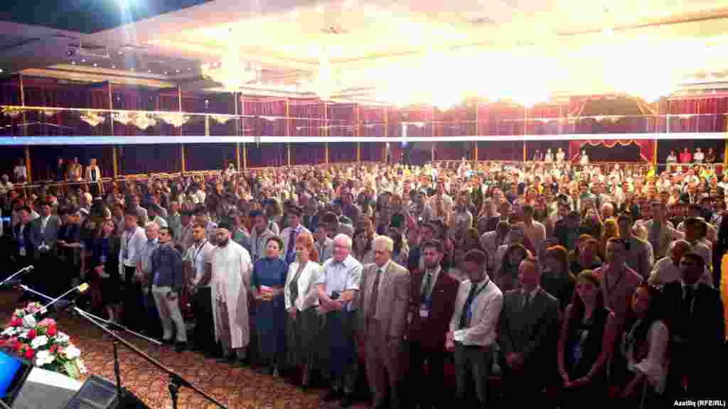 Чара азагында &quot;Туган тел&quot; җырын башкару