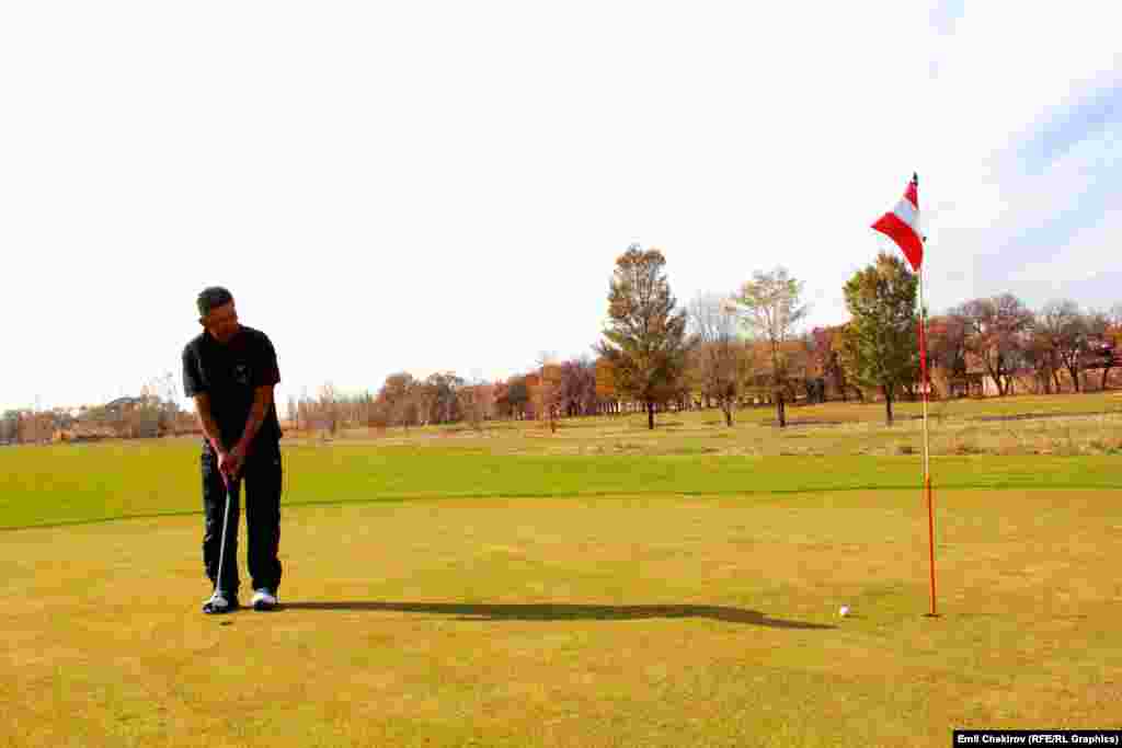 Тогуз аянтта толук ойноп бүтүш үчүн эки жарым саатка чейин убакыт сарпталат.&nbsp; 