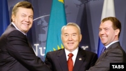 Президенти Віктор Янукович, Нурсултан Назарбаєв і Дмитра Медведєва на саміт з ядерної безпеки у Вашингтоні, округ Колумбія, 13Apr2010