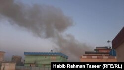 دود بلند شده از محل انفجار در شهر غزنی