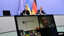 Украинанын президенти Зеленский жана Германиянын канцлери Мерц онлайн саммитке Берлинден катышты. 13-август, 2025-жыл. 