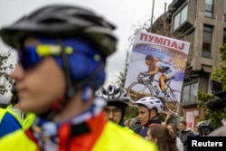 Кадър от началната точка на протестното велошествие в Нови Сад, 3 април 2025 г.