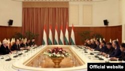 Встреча президента Таджикистана Эмомали Рахмона с делегацией Парламентской ассамблеи НАТО в Душанбе, 23 июня 2015 года.