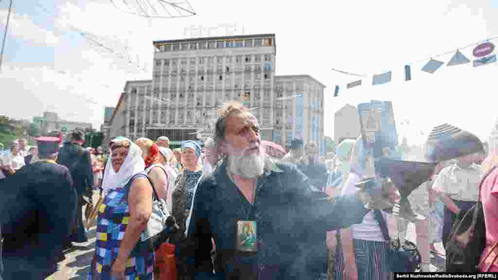 У Православній церкві України (ПЦУ) раніше вирішили, що у зв&rsquo;язку з карантинними обмеженнями відзначати 1033-ліття Хрещення України-Русі 27&ndash;28 липня в Києві та єпархіях будуть&nbsp;без організації паломництва і традиційної хресної ходи, як і минулого року