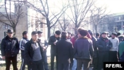 Казакстанда кысым-кыйноого кабылган кыргыз мигранттары 1-февралда Бишкекте көчө акциясын өткөрүшкөн