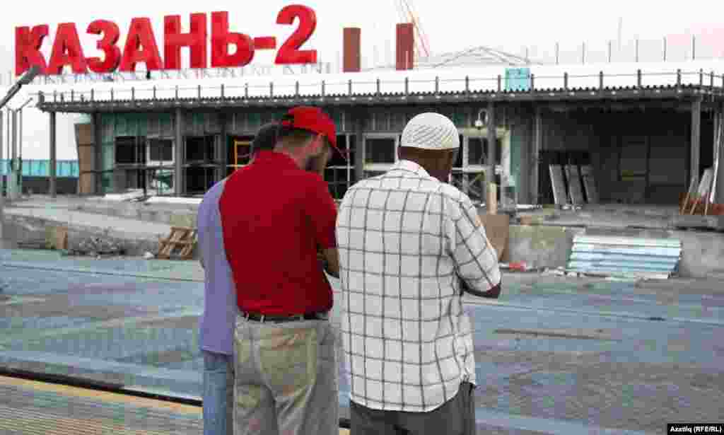 Поезд кузгалыр алдыннан табиблар бергәләшеп вокзал перронында намаз кылды