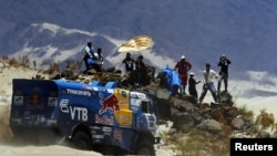 Один из эпизодов ралли "Дакар"