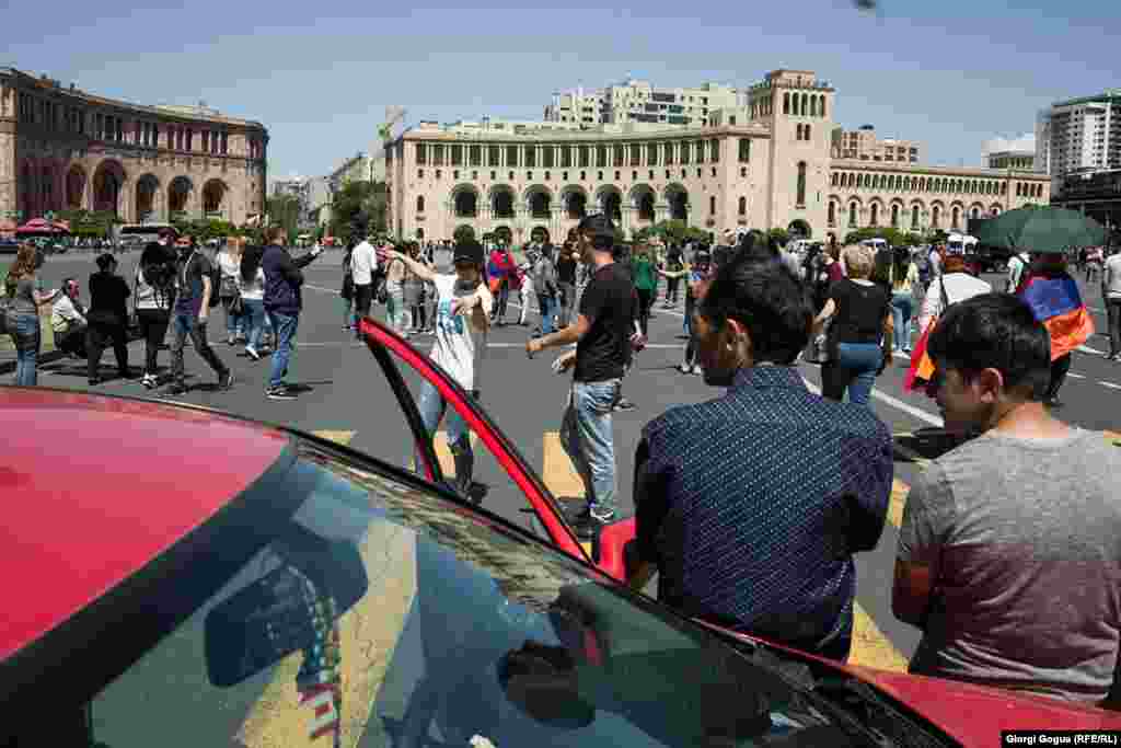Protesters gathered in Yerevan&#39;s Republic Square on May 2 after opposition leader Nikol Pashinian called for&nbsp;&quot;nonviolent, peaceful acts of civil disobedience.&quot;