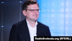 Досі Дмитро Кулеба, який очолив міністерство на початку березня, спілкувався з закордонними колегами дистанційно