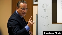 Професор Антоніо Нікасо в Одесі під час приватної лекції