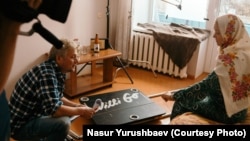 "Нигез йорт" фильмына әзерлек. Режиссер Нәсүр Йөрешбаев һәм актриса Римма Ключарева