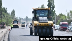 Бишкек-Кара-Балта жолунун курулушу. Архивдик сүрөт.