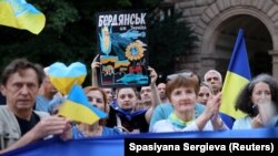 Плакат «Бердянськ – це Україна» на мітингу в столиці Болгарії до Дня Незалежності України. Софія 24 серпня 2022 року