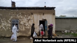 Волонтеры помогают нуждающимся. Апрель 2020 года.