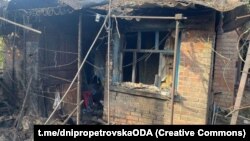 Руйнування через російські обстріли в Нікополі, архівне фото