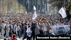 Протести в Будапешті проти поправок до конституції, які погіршують стан з правами людини в Угорщині
