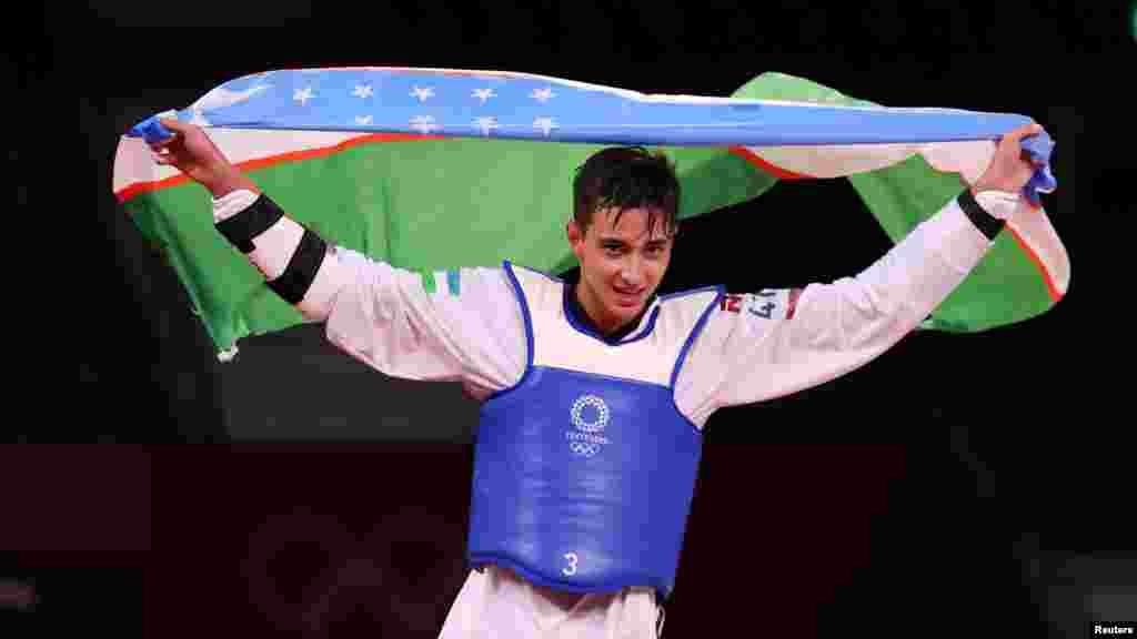 19 жаштагы өзбекстандык Улугбек Рашитов спорттун таэквондо түрүнөн өз өлкөсүнүн капчыгына Токио Олимп оюндарынын алгачкы алтын медалын салды. Өзбекстан 1994-жылдан бери Олимп оюндарына катышып келет. Бул өлкөнүн спортчулары жети жайкы, жети кышкы Олимпиада оюндарына катышып, жалпысынан 9 алтын, 7 күмүш, 17 коло байгенин ээси болушкан.&nbsp;