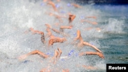 Змагання з тріатлону складаються з трьох дисциплін – плавання, їзди на велосипеді та бігу