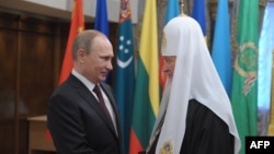 Урыс православ чиркәве атакае Кирилл Русия президенты Владимир Путин белән даими рәвештә очрашып тора