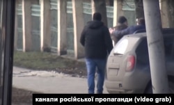 Момент затримання Юрія Шаповалова на кадрах пропагандистського відео