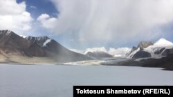 Кумтөр алтын кени жайгашкан тоо кыркалары. 