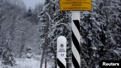 Пограничные столбы на эстонско-российской границе 