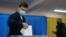 Президент Володимир Зеленський голосує в Києві під час місцевих виборів. 25 жовтня 2020 року