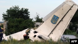 Жикчилдер атып түшүргөн Украинанын АН-26 учагы. 14-июль, 2014-жыл.  