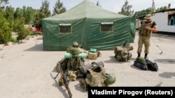 Село Максат близ кыргызско-таджикской границы. 4 мая 2021 года. Иллюстративное фото. 